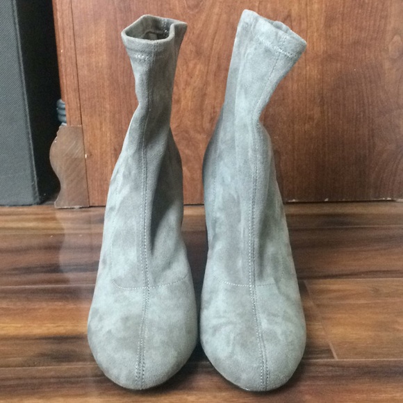 New!!!! BCBG pull on suede booties - Picture 5 of 8